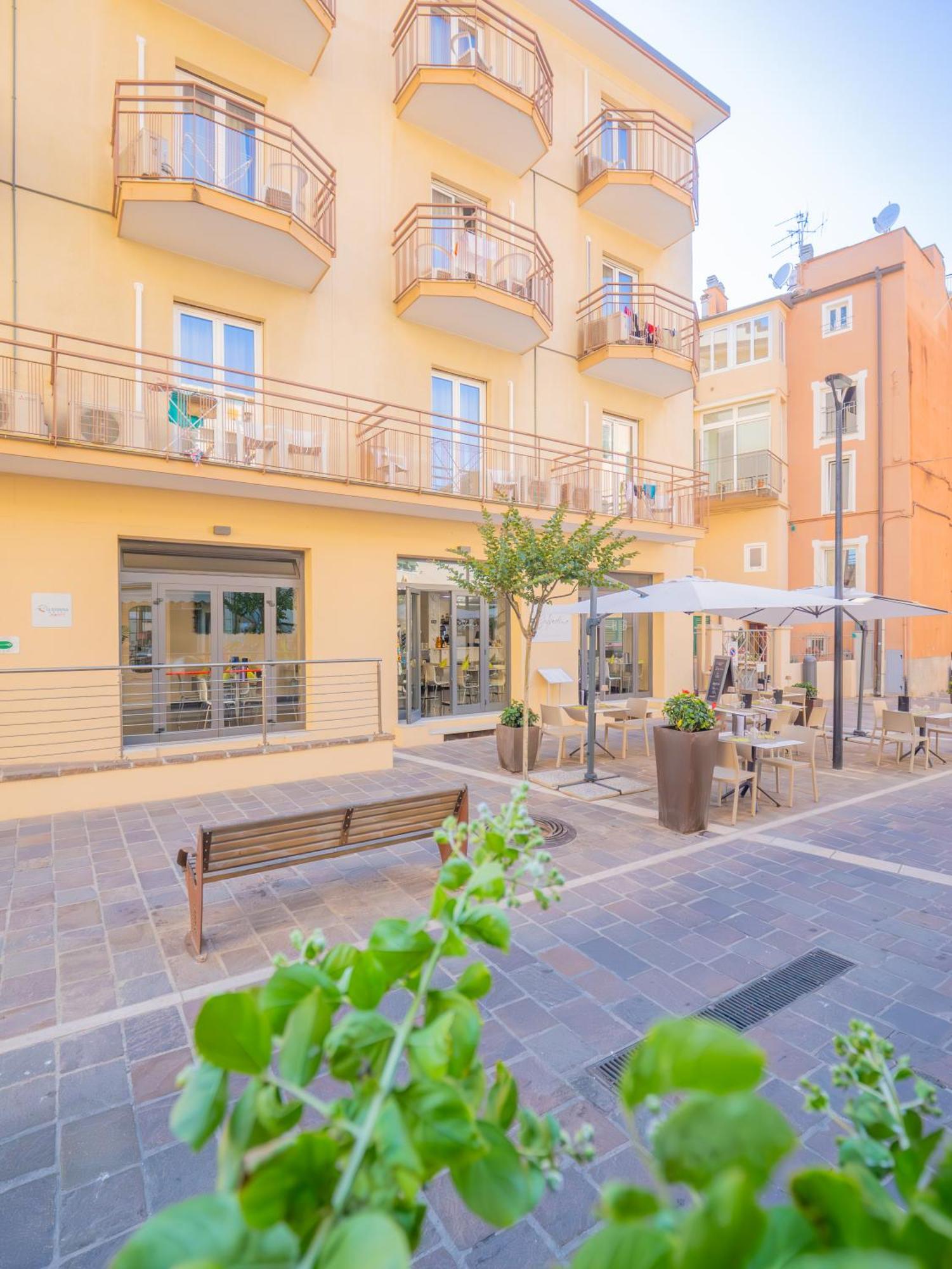 Hotel La Bussola Finale Ligure Exterior foto