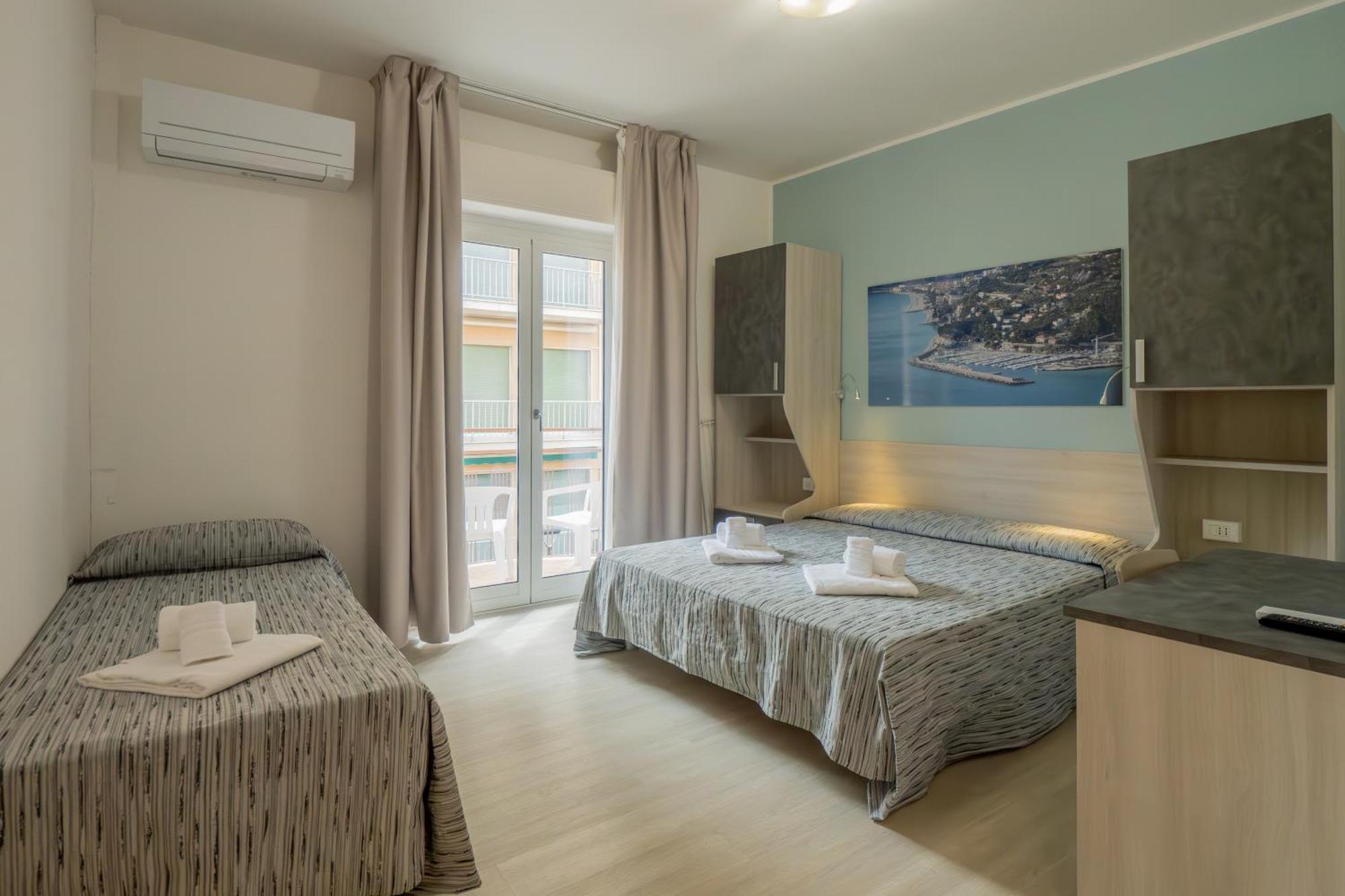 Hotel La Bussola Finale Ligure Exterior foto