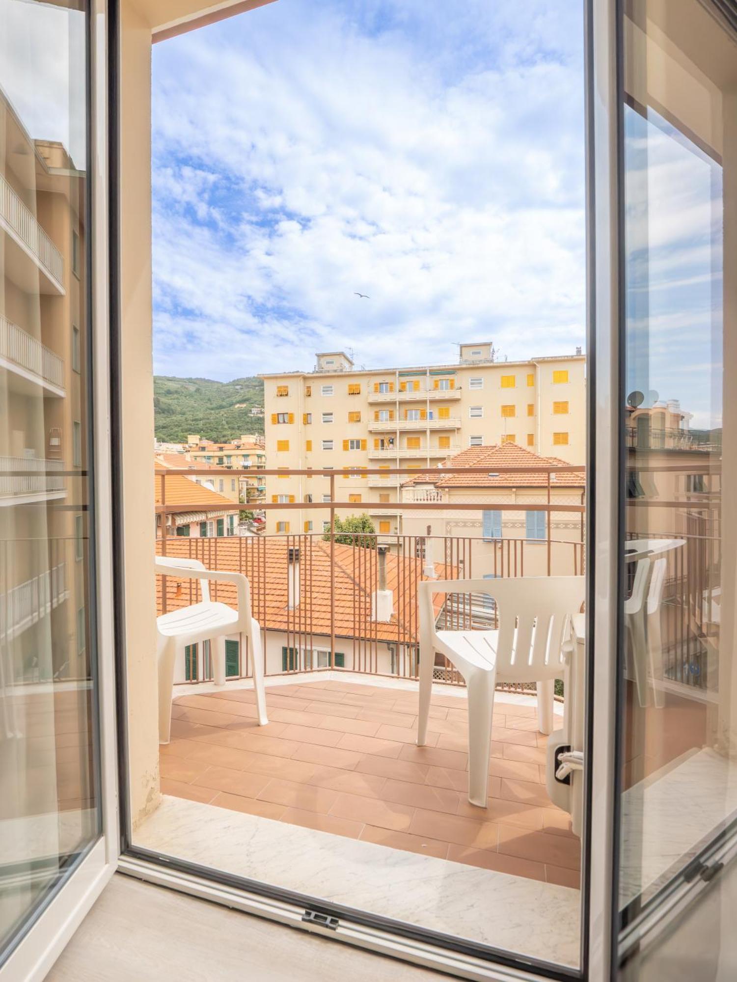 Hotel La Bussola Finale Ligure Exterior foto
